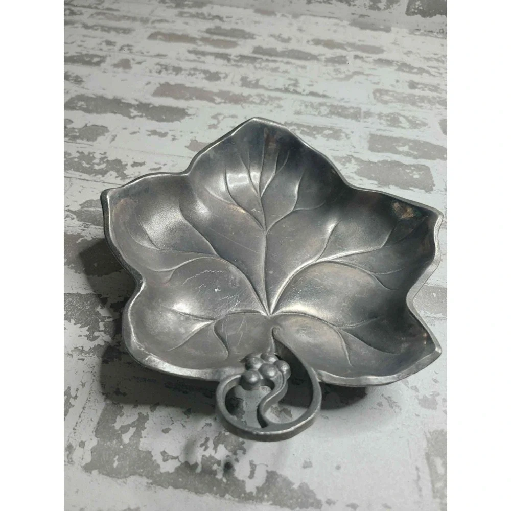 Pewtarex York PA Silver Tone Grape Leaf Candy Dish Snack Trinket Tray 11‎ inch
